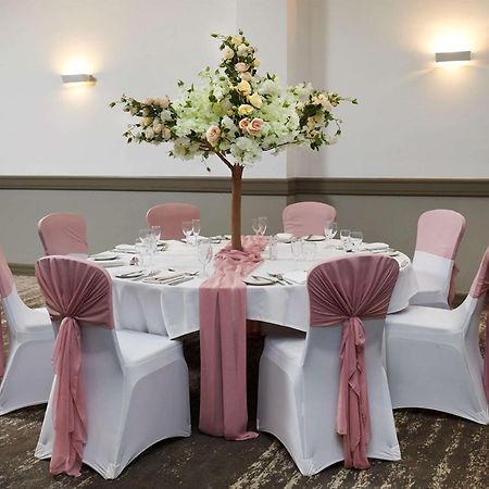 Doubletree By Hilton Swindon Hotel Extérieur photo