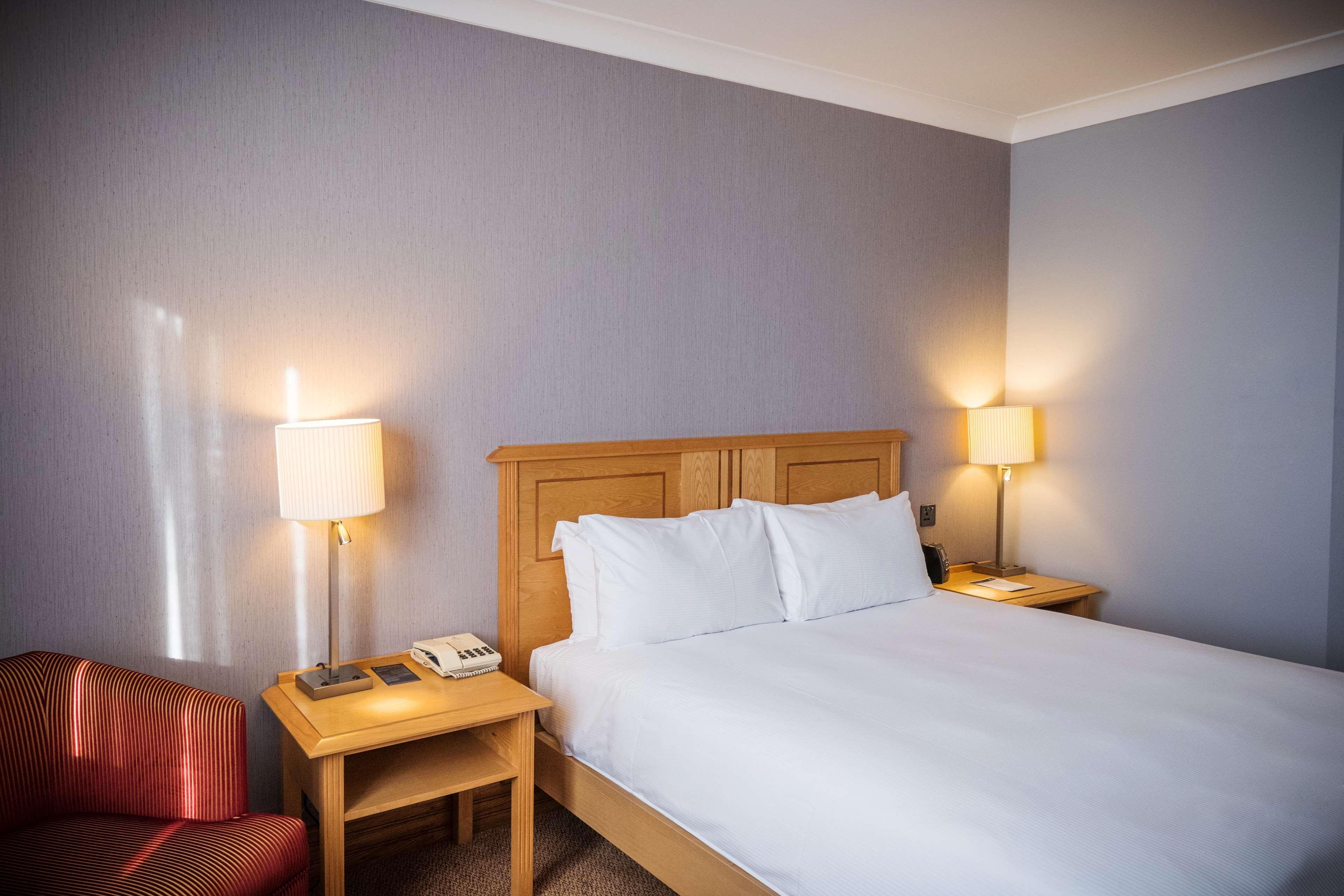 Doubletree By Hilton Swindon Hotel Extérieur photo