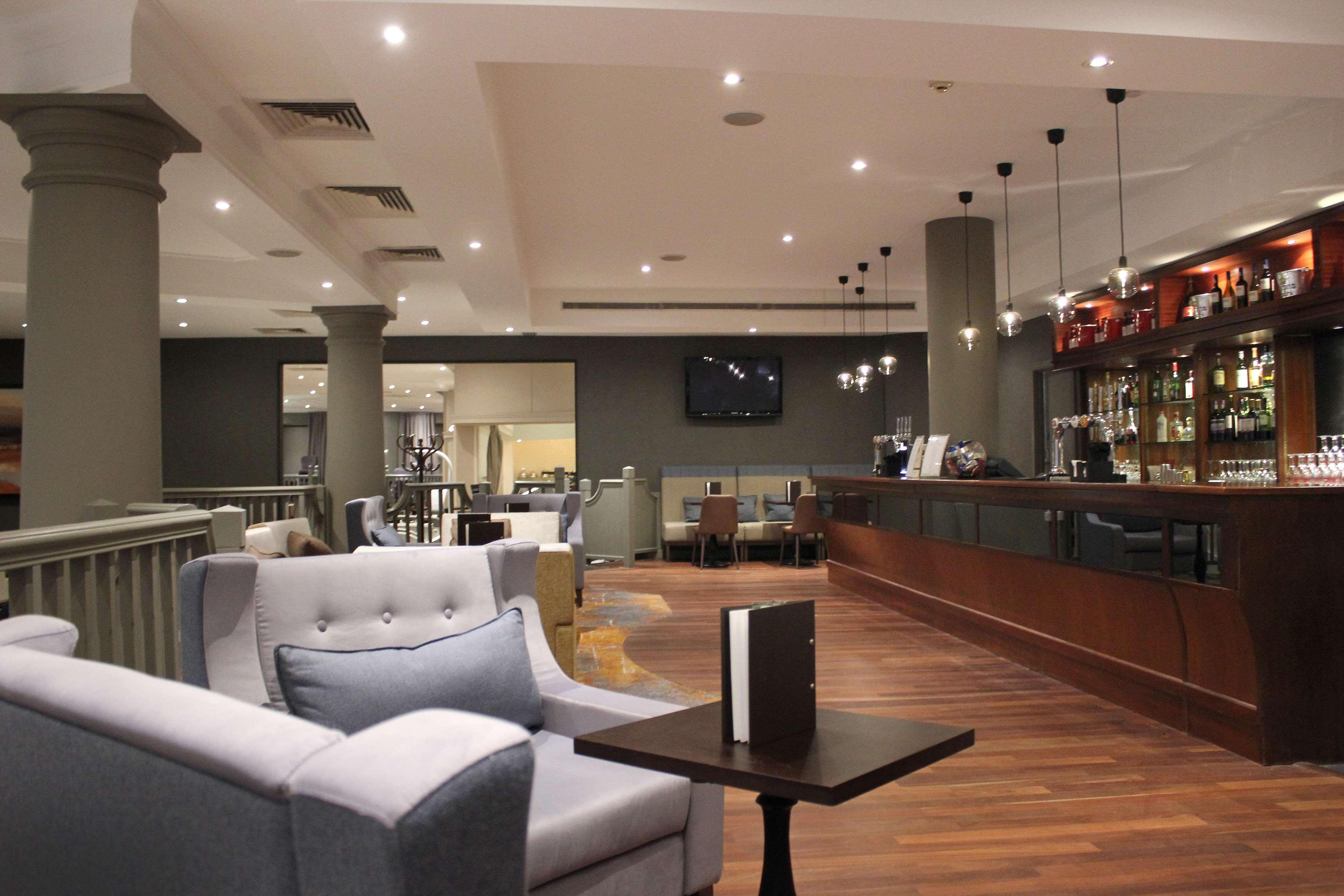 Doubletree By Hilton Swindon Hotel Extérieur photo