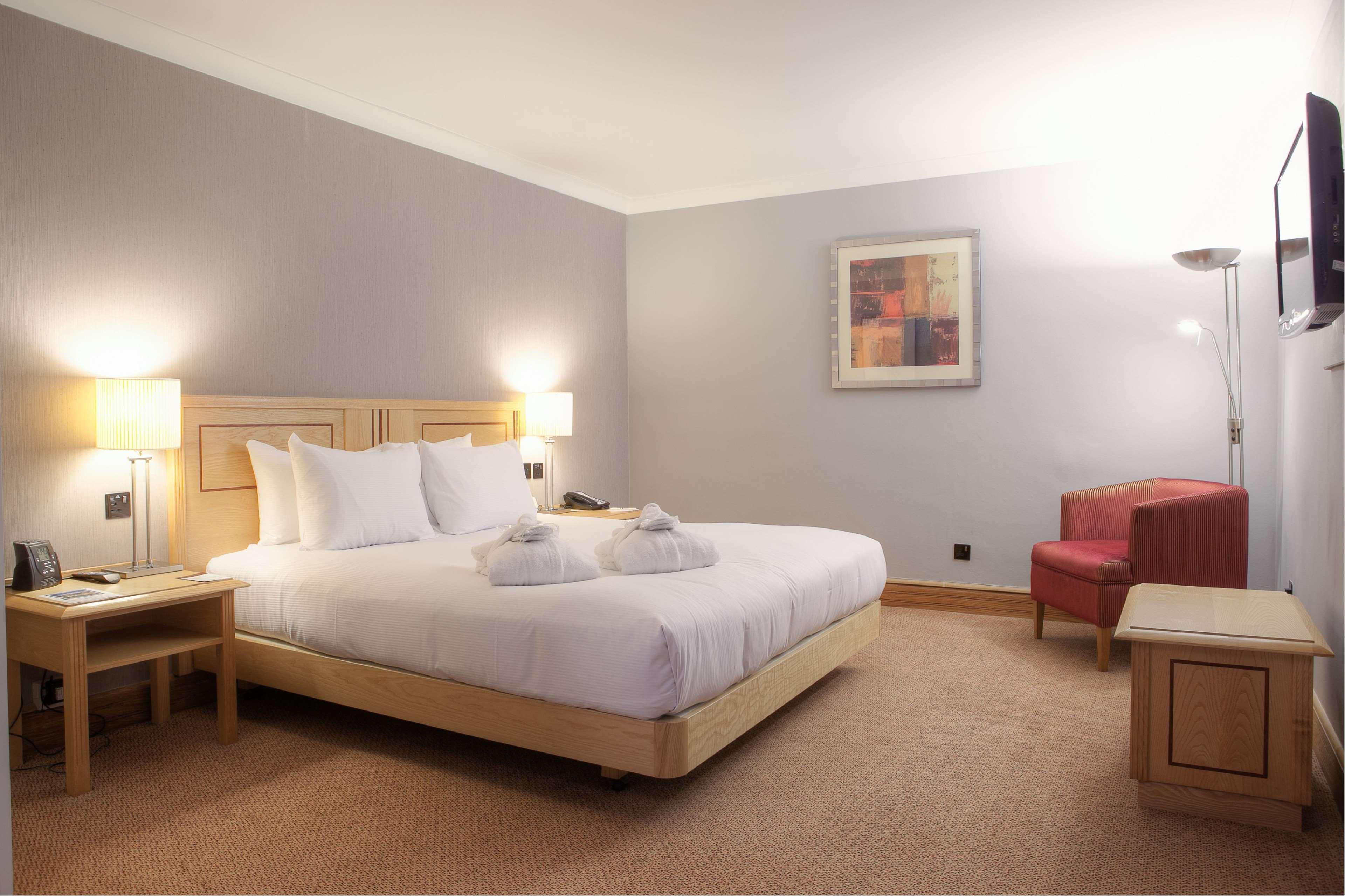 Doubletree By Hilton Swindon Hotel Extérieur photo