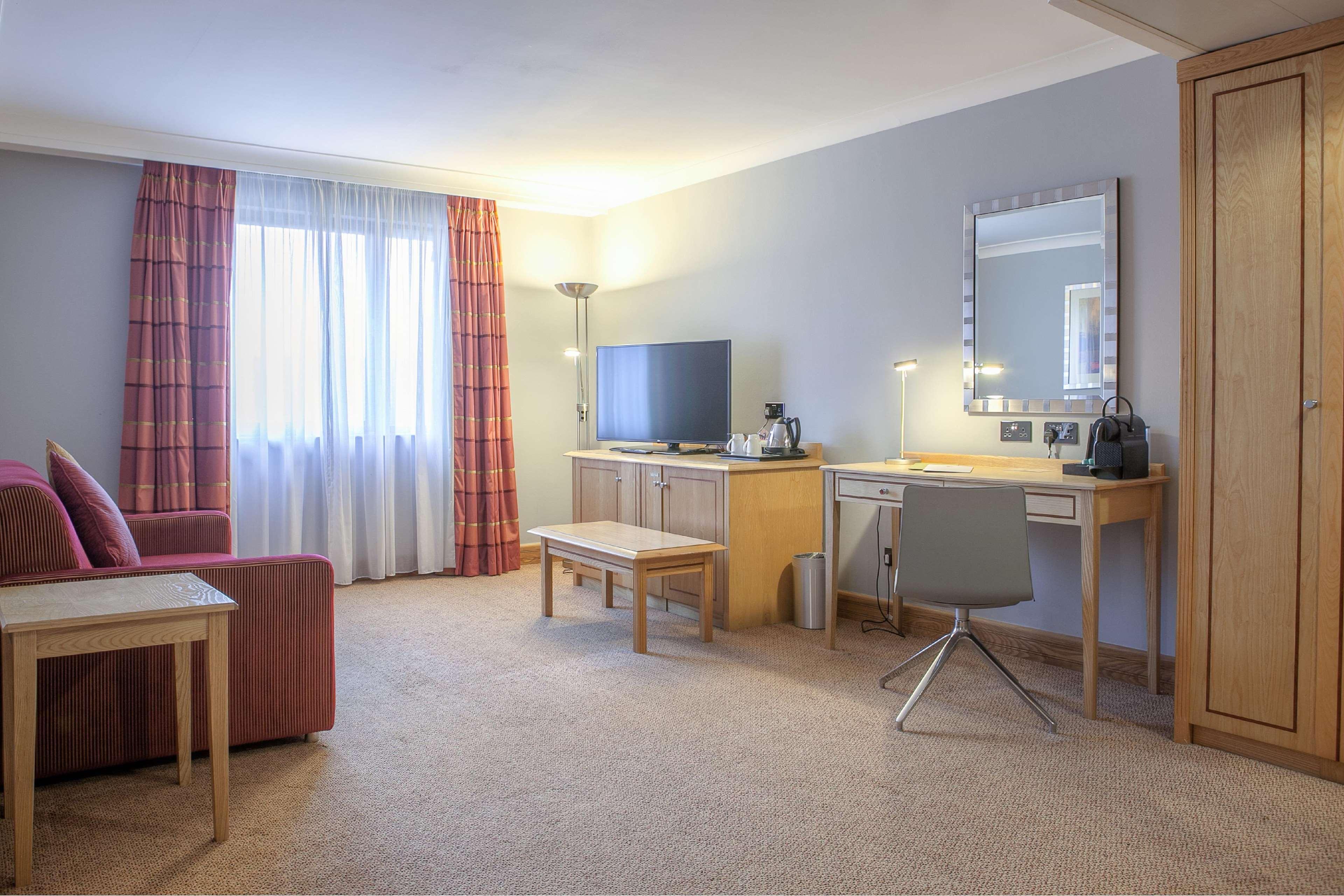 Doubletree By Hilton Swindon Hotel Extérieur photo