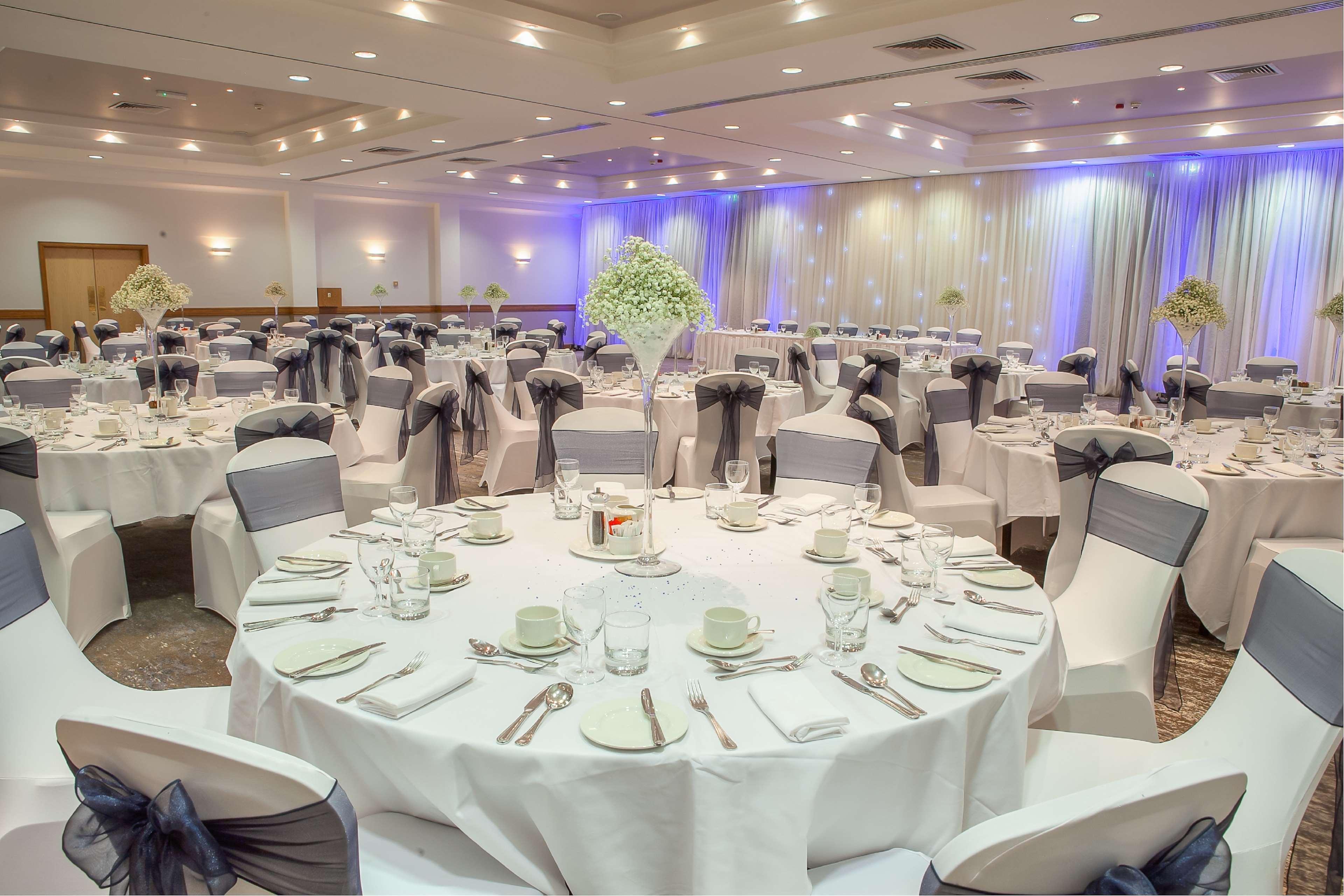 Doubletree By Hilton Swindon Hotel Extérieur photo