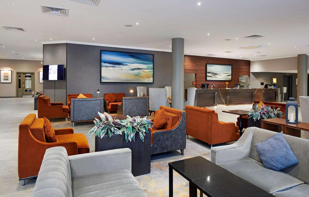 Doubletree By Hilton Swindon Hotel Extérieur photo