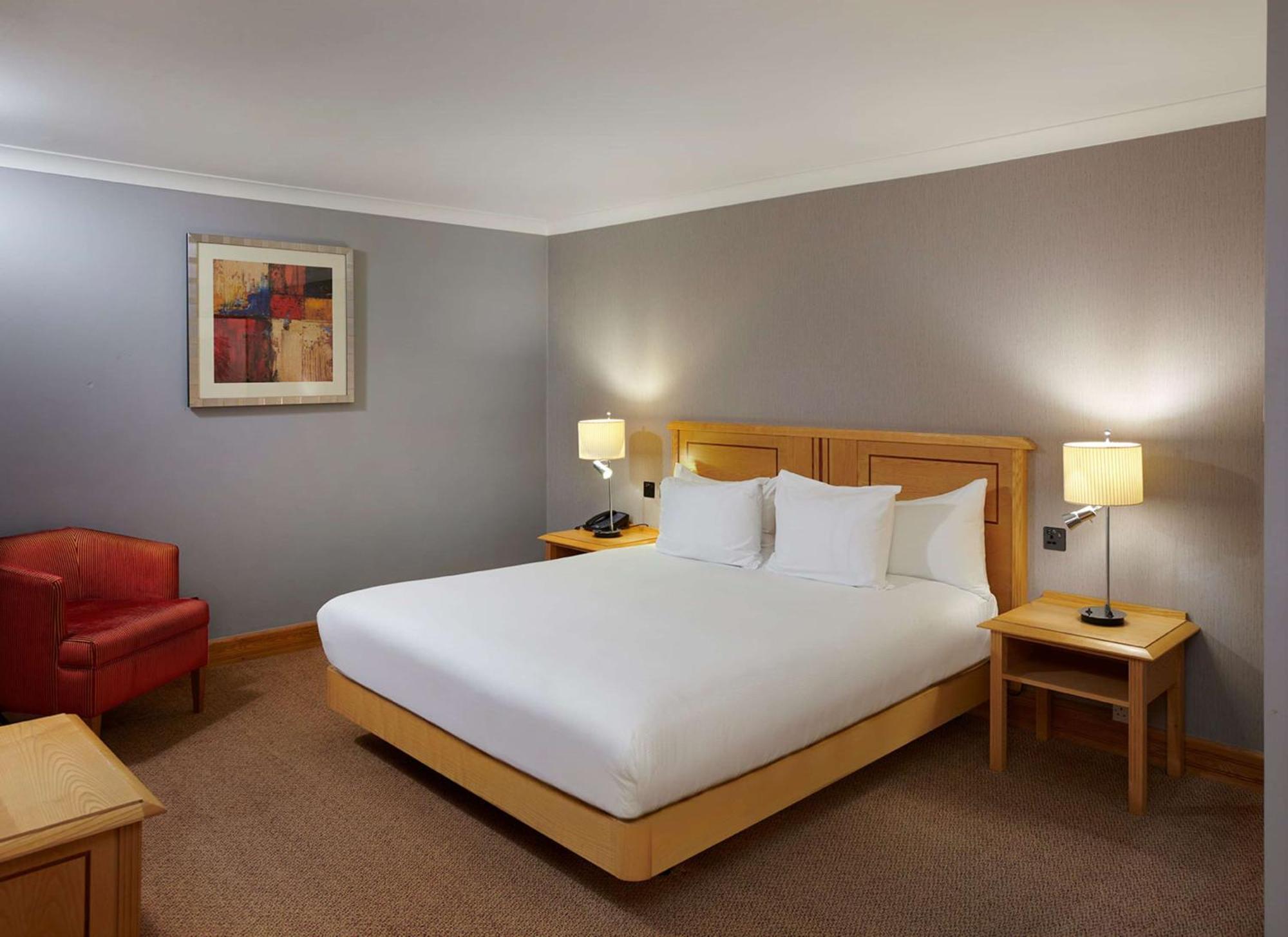 Doubletree By Hilton Swindon Hotel Extérieur photo