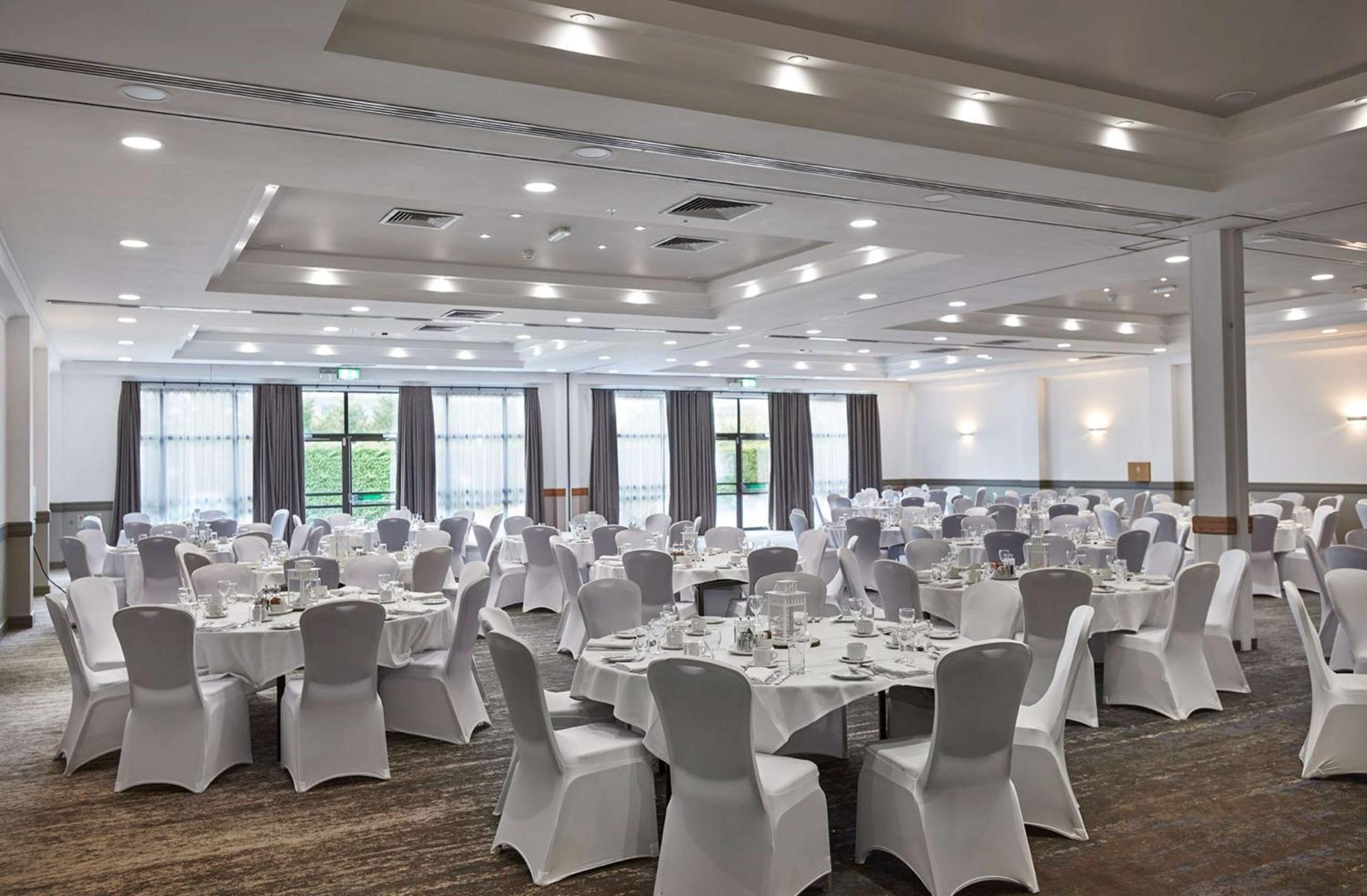 Doubletree By Hilton Swindon Hotel Extérieur photo