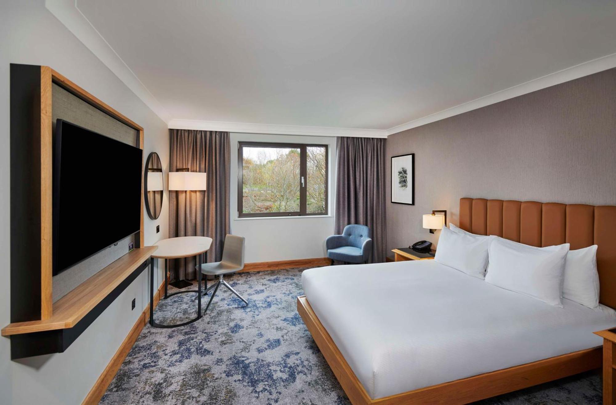Doubletree By Hilton Swindon Hotel Extérieur photo