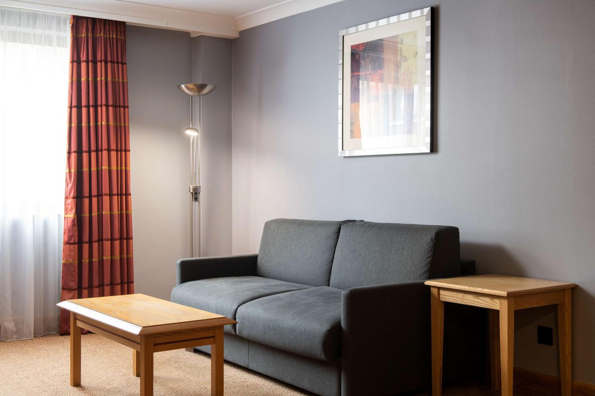 Doubletree By Hilton Swindon Hotel Extérieur photo